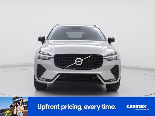 2024 Volvo XC60 B5 Core Dark Theme