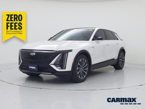 White 2024 Cadillac LYRIQ Sport 1