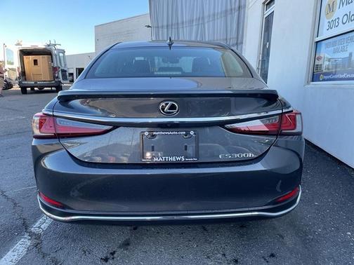 2024 Lexus ES 300h Ultra Luxury