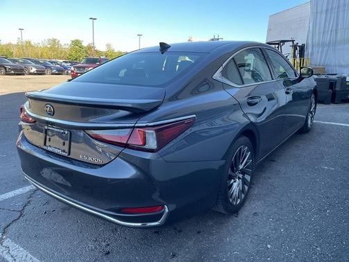 2024 Lexus ES 300h Ultra Luxury