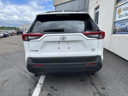Ice Cap 2024 Toyota RAV4 XLE