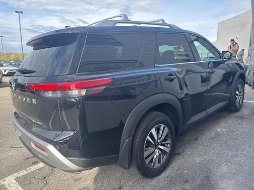 2024 Nissan Pathfinder SL 4WD