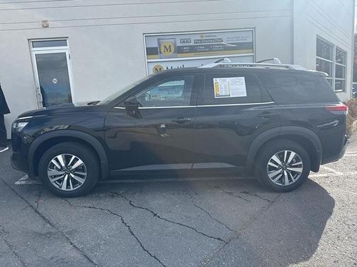 2024 Nissan Pathfinder SL 4WD