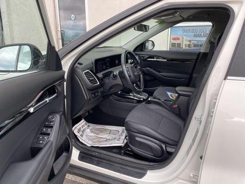Clear White/Black Roof 2024 Kia Seltos S