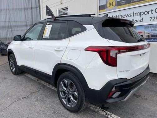 Clear White/Black Roof 2024 Kia Seltos S