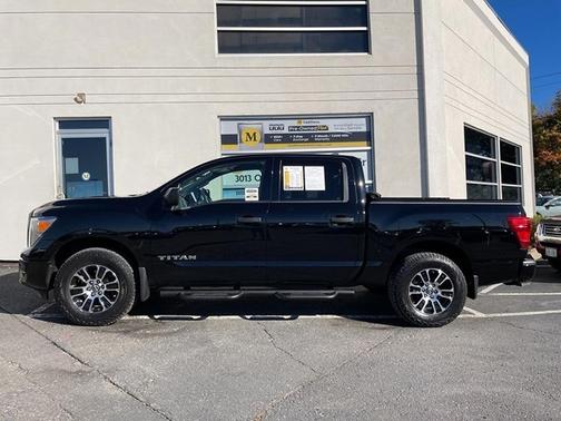 2024 Nissan Titan SV