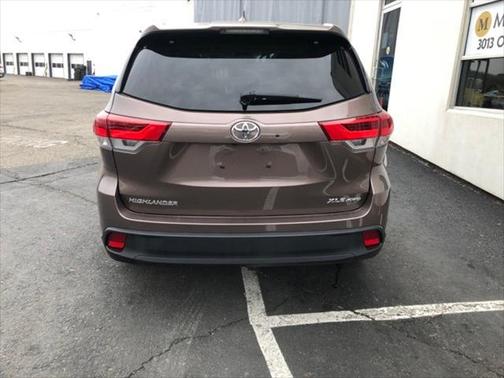 Walnut 2018 Toyota Highlander XLE
