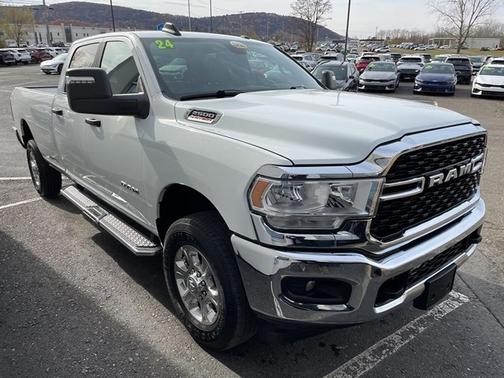 2024 RAM 2500 Big Horn Crew Cab 4x4 8' Box