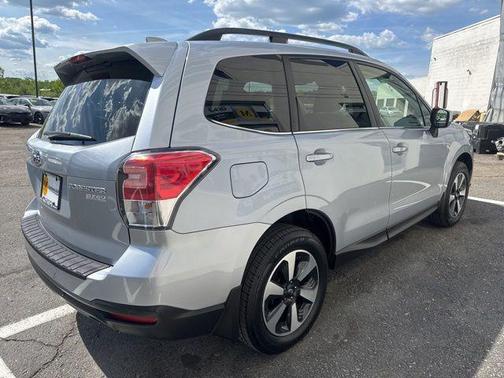 Ice Silver Metallic 2017 Subaru Forester 2.5i Limited