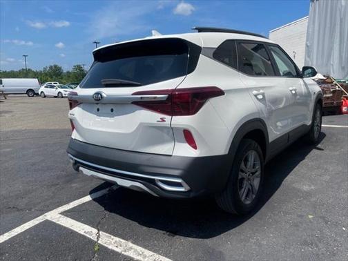Snow White Pearl 2021 Kia Seltos S