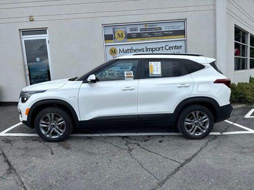 Snow White Pearl 2021 Kia Seltos S