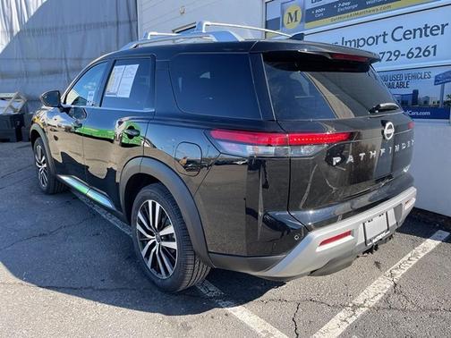 2023 Nissan Pathfinder Platinum 4WD
