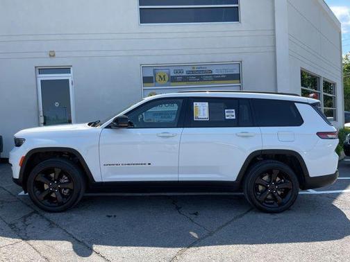 Bright White Clearcoat 2023 Jeep Grand Cherokee L Altitude