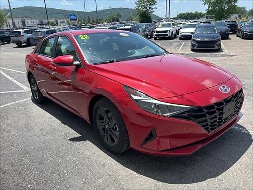 2022 Hyundai ELANTRA SEL