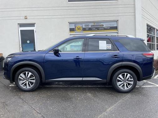 2025 Nissan Pathfinder SL 4WD