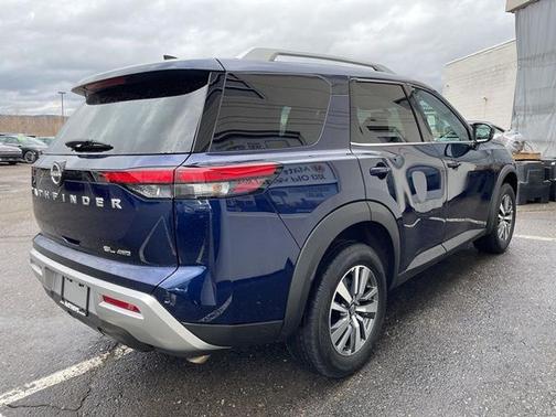 2025 Nissan Pathfinder SL 4WD