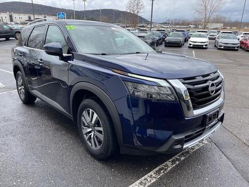 2025 Nissan Pathfinder SL 4WD