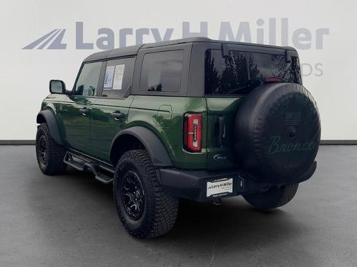 ERUPTION GREEN METALLIC 2024 Ford Bronco WILDTRAK