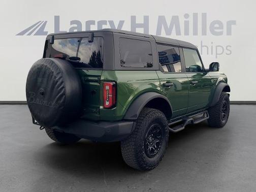 ERUPTION GREEN METALLIC 2024 Ford Bronco WILDTRAK