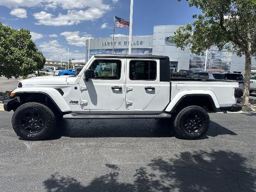 2022 Jeep Gladiator SPORT