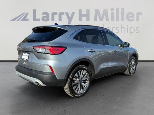 ICONIC SILVER 2022 Ford Escape TITANIUM