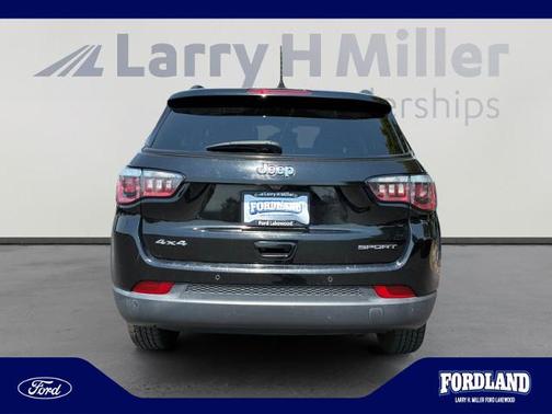 Diamond Black Crystal Pearlcoat 2017 Jeep Compass SPORT