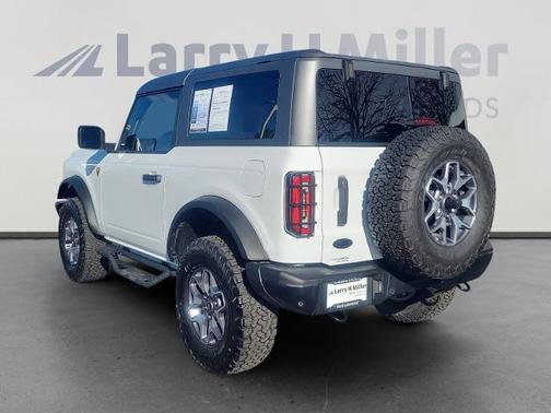 OXFORD WHITE 2023 Ford Bronco BADLANDS