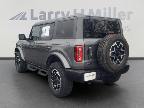 CARBONIZED GRAY METALLIC 2023 Ford Bronco OUTER BANKS