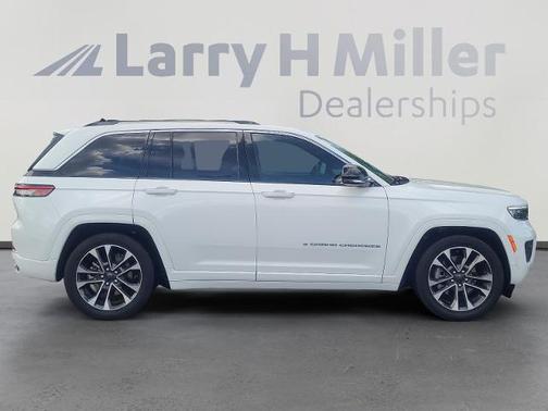 Bright White Clearcoat 2022 Jeep Grand Cherokee OVERLAND