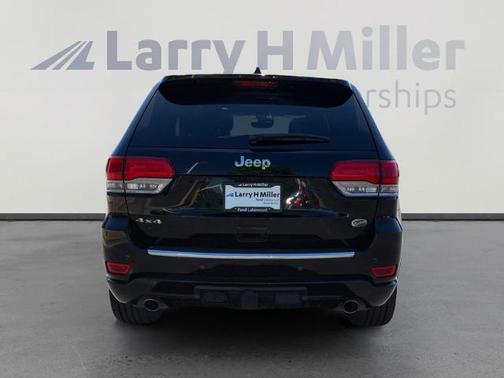Diamond Black Crystal Pearlcoat 2017 Jeep Grand Cherokee OVERLAND
