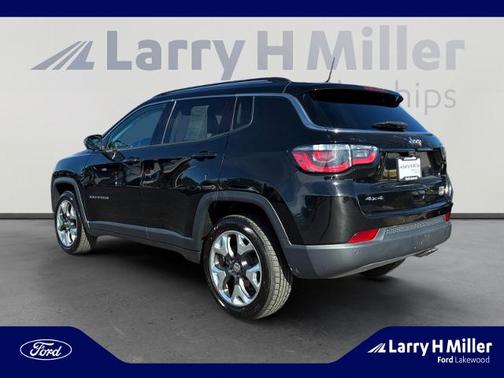 Diamond Black Crystal Pearlcoat 2018 Jeep Compass LIMITED
