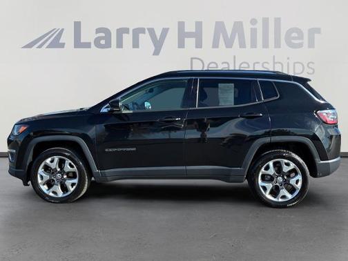 Diamond Black Crystal Pearlcoat 2018 Jeep Compass LIMITED