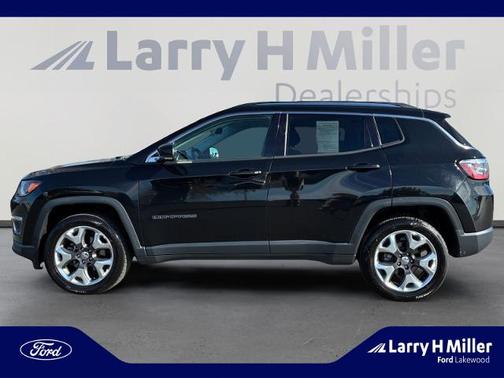 Diamond Black Crystal Pearlcoat 2018 Jeep Compass LIMITED