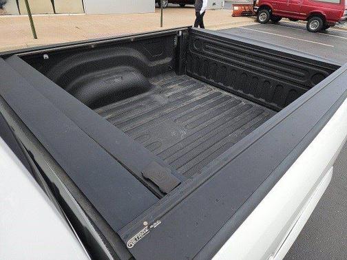 Photo 2 of 29 of 2017 RAM 1500 Laramie