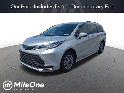 Celestial Silver Metallic 2023 Toyota Sienna LE