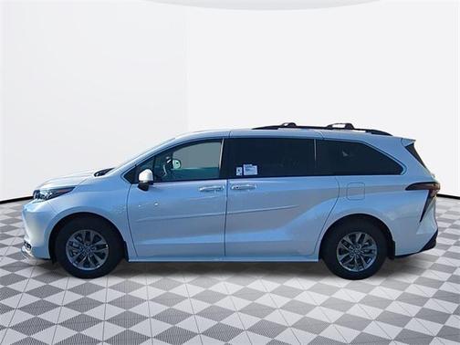 2025 Toyota Sienna XLE 7 Passenger