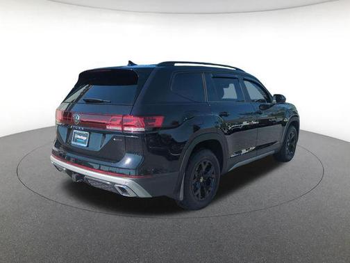 Deep Black Pearl 2025 Volkswagen Atlas 2.0T Peak Edition