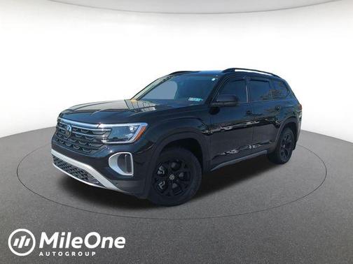 Deep Black Pearl 2025 Volkswagen Atlas 2.0T Peak Edition
