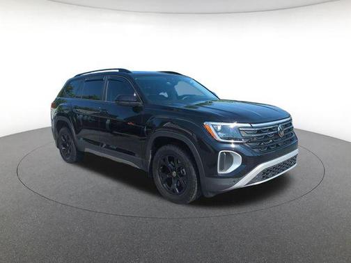 Deep Black Pearl 2025 Volkswagen Atlas 2.0T Peak Edition