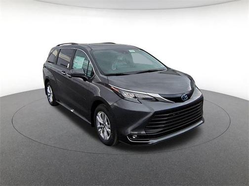 2025 Toyota Sienna XLE