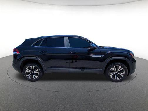 Deep Black 2026 Volkswagen Atlas Cross Sport 2.0T SE