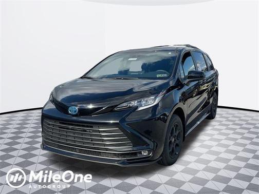2025 Toyota Sienna Woodland Edition