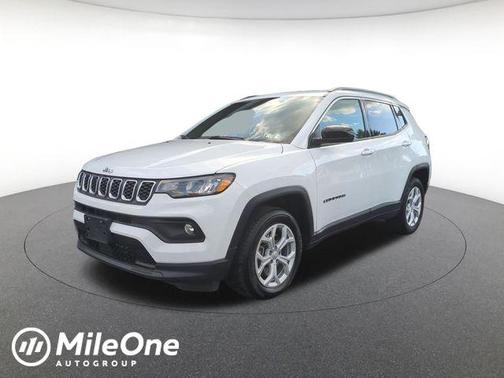 Bright White Clearcoat 2024 Jeep Compass Latitude