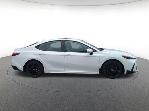 Ice Cap 2025 Toyota Camry SE