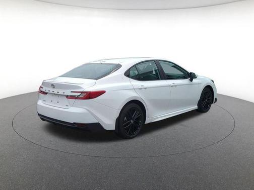 Ice Cap 2025 Toyota Camry SE