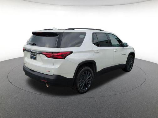 Iridescent Pearl Tricoat 2023 Chevrolet Traverse RS