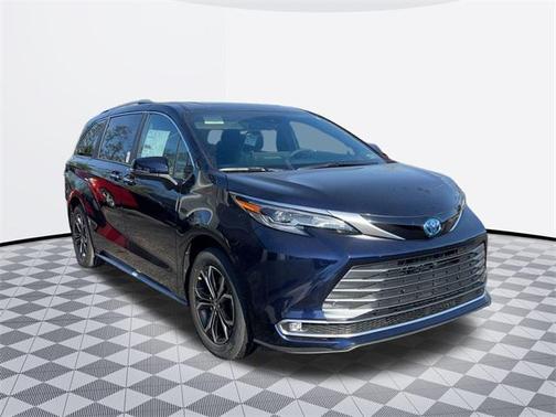 2025 Toyota Sienna Platinum 7 Passenger