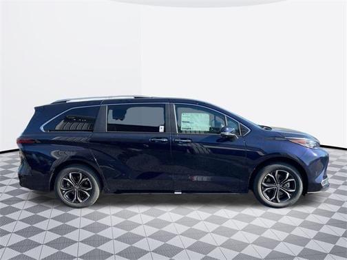 2025 Toyota Sienna Platinum 7 Passenger