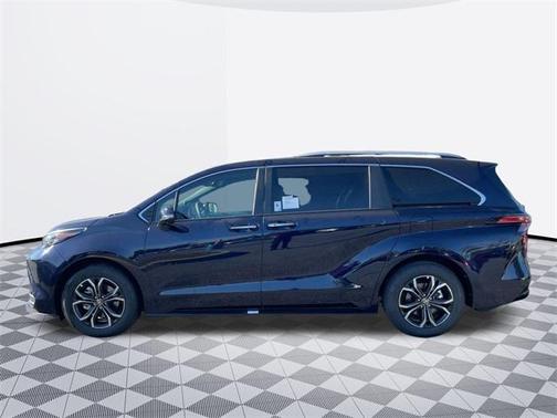 2025 Toyota Sienna Platinum 7 Passenger