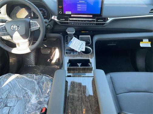 2025 Toyota Sienna Platinum 7 Passenger